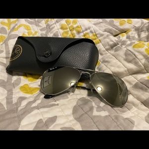 Rayban mirrored aviators
